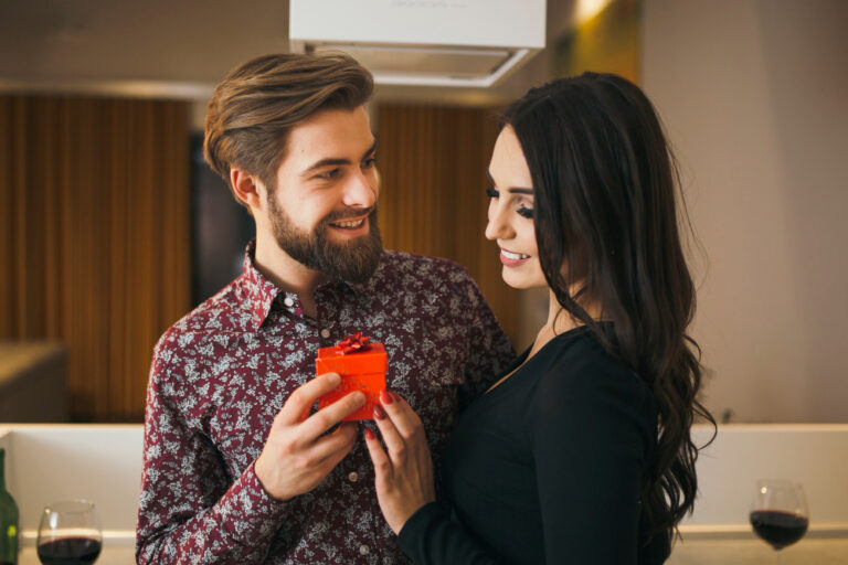 9 Very Clear Signs A Older Woman Likes You (Cougar Love Hints) - Truly